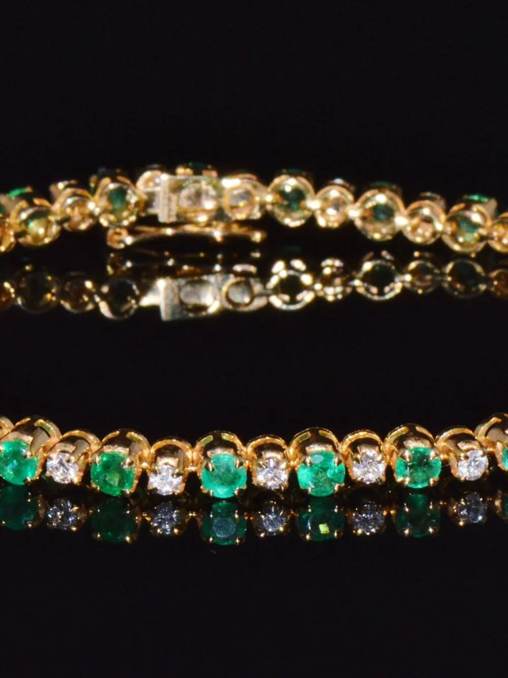 Certified Natural 4.90Cts VS F Diamond Emerald 18K Solid Gold Tennis Bracelet